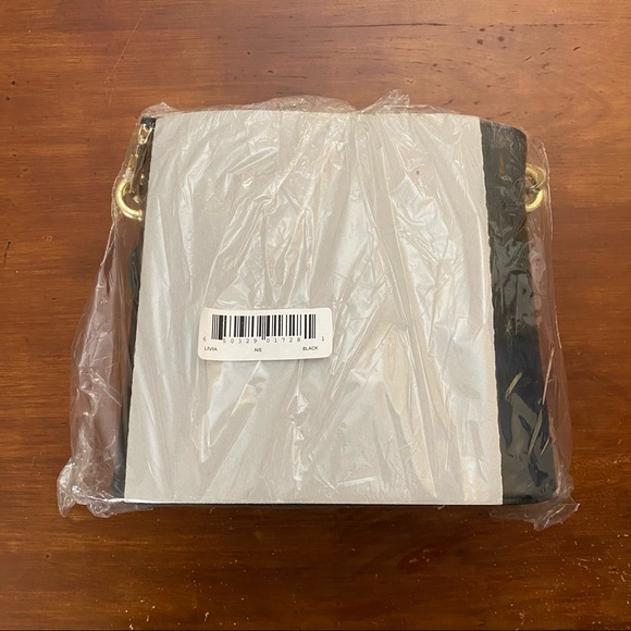 Persaman New York Leather Crossbody Bag - Picture 3 of 16